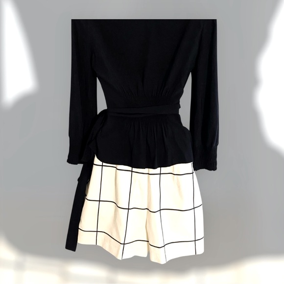 Escada Windowpane Patterned Shorts - Picture 2 of 9